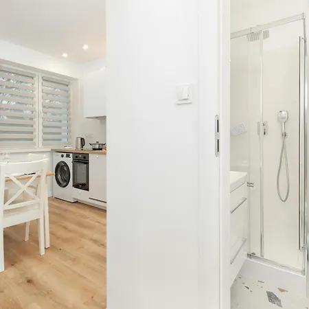 Charming Swietojanska In By Renters