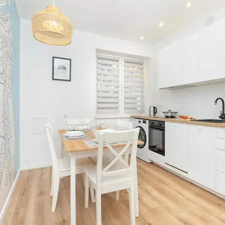 Charming Swietojanska In By Renters Apartment Gdynia
