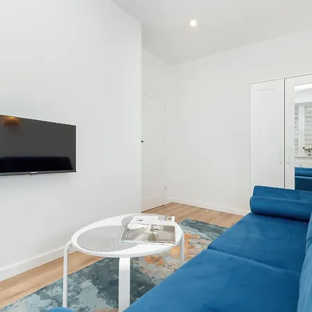 Charming Swietojanska In By Renters Apartment