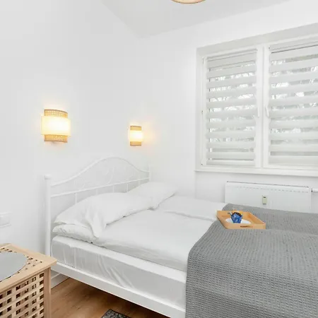 Charming Swietojanska In By Renters Apartment *