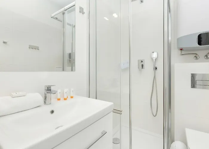 Charming Swietojanska In By Renters Apartmán